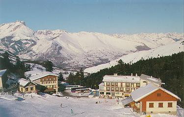 Vue sur la station de ski Gap/ Céüze 2000